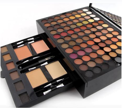 Coffret maquillage complet - Palette et accessoires pour un look parfait
